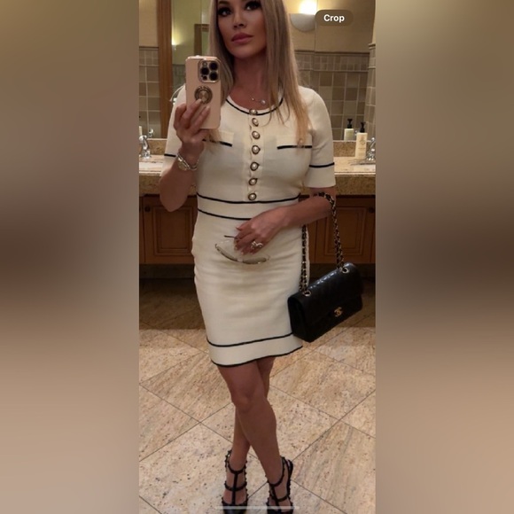 Elegant White Button-Front Dress - Picture 7 of 7